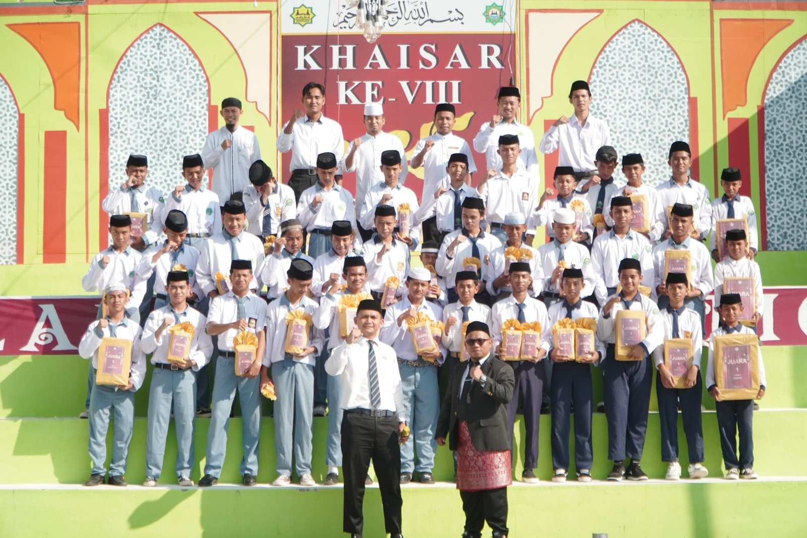 Upacara Bendera Senin Penuh Syukur, Para Juara Internal KHAISAR ke-VIII Terima Penghargaan