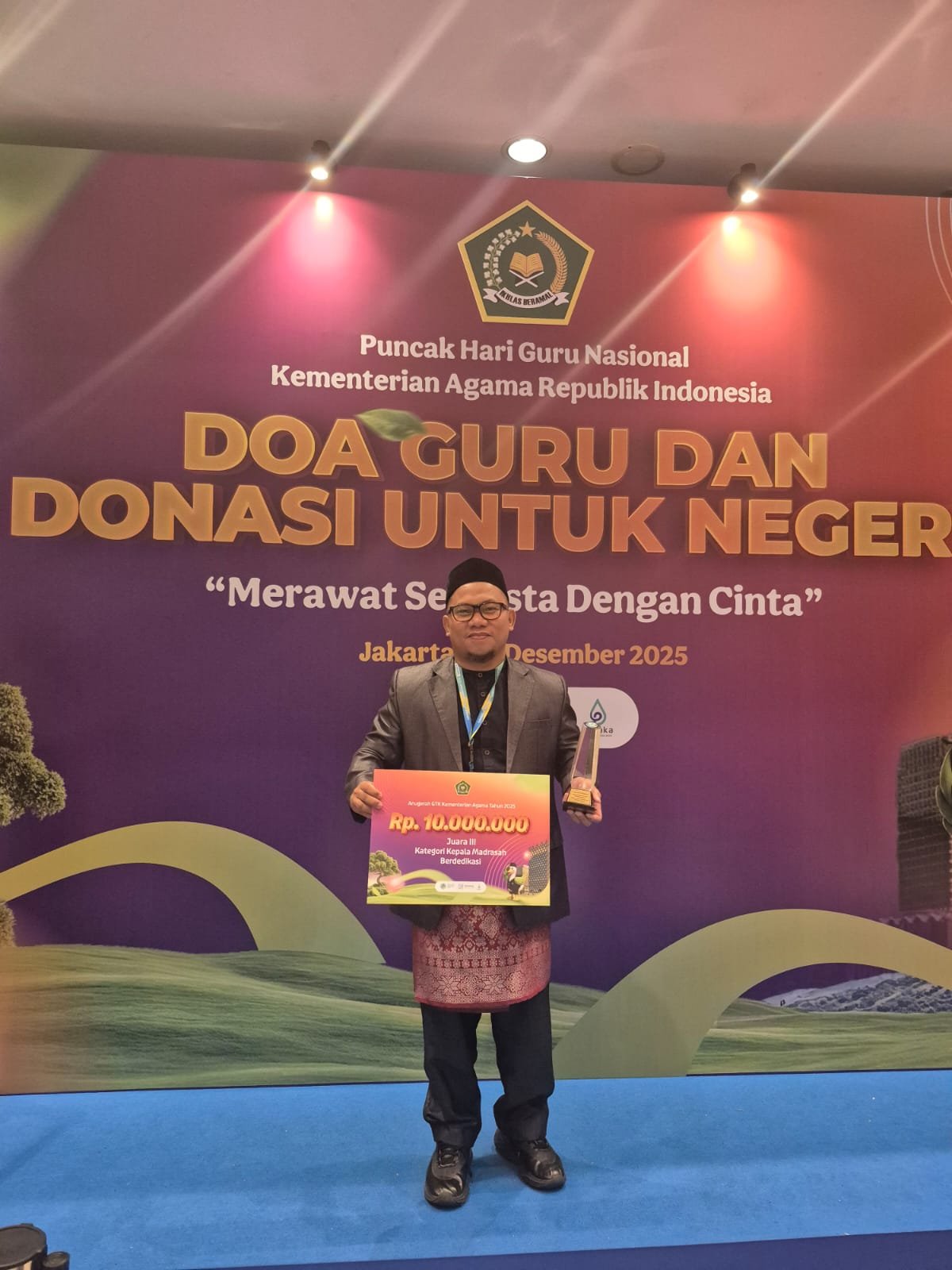 Prestasi Membanggakan! Kepala MA Daarul Hikmah Luwuk, Febriancu Nasulili, Raih Juara 3 Anugerah GTK Nasional Kemenag 2025